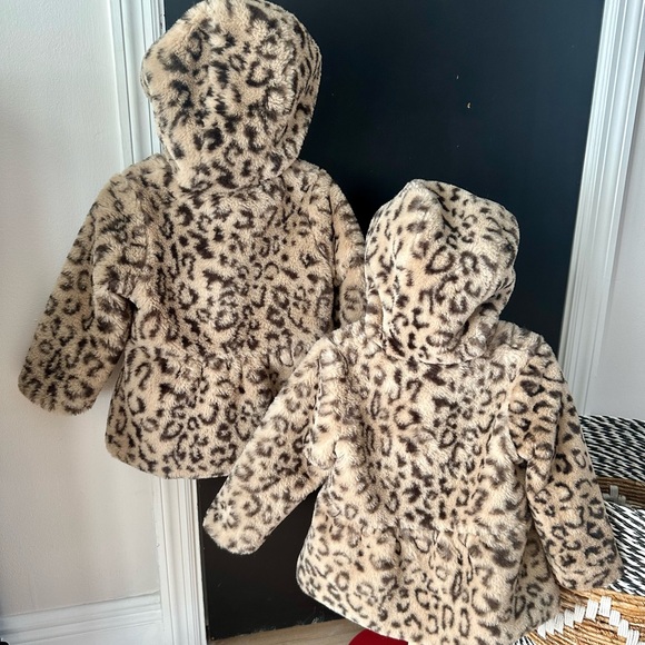 Twin Girls Leopard Fur Coat - Picture 3 of 5